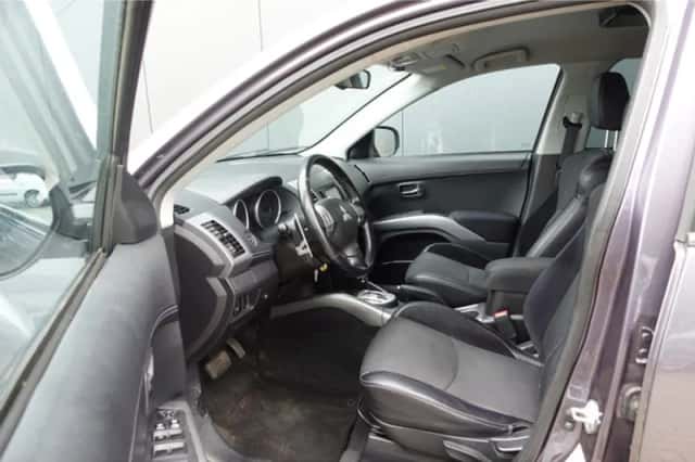 Mitsubishi Outlander (2010) thumbnail 5