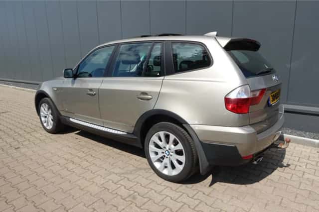 BMW X3 (2009) thumbnail 2