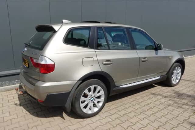 BMW X3 (2009) thumbnail 3