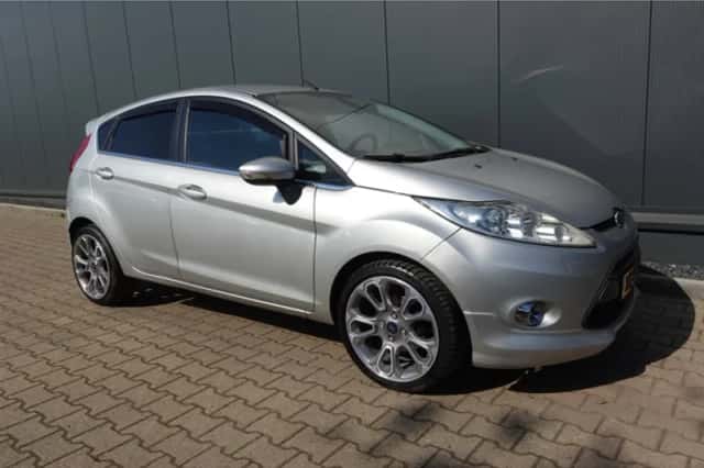 Ford Fiesta (2010) thumbnail 4