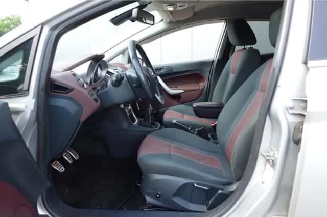 Ford Fiesta (2010) thumbnail 5