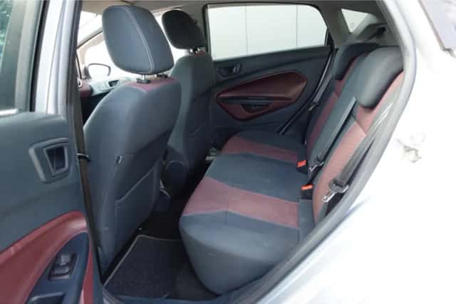 Ford Fiesta (2010) thumbnail 6