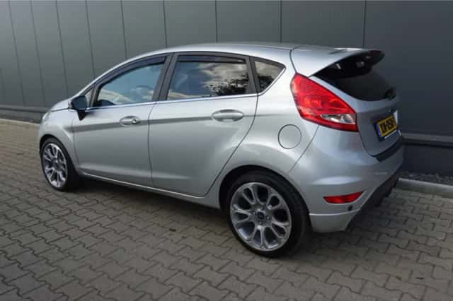 Ford Fiesta (2010) thumbnail 2