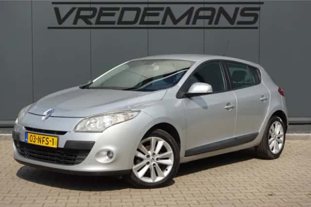 Renault Mégane (2010) thumbnail 1