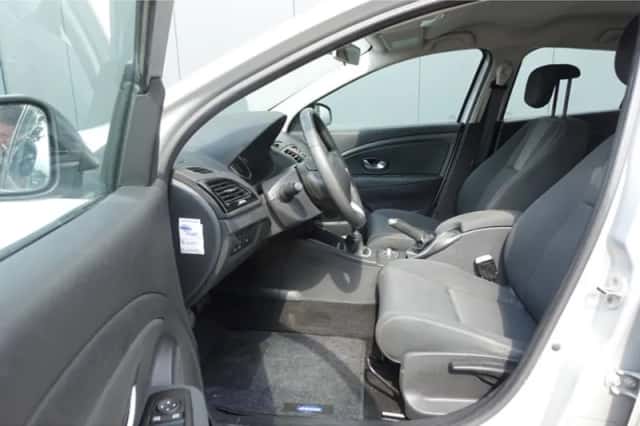 Renault Mégane (2010) thumbnail 5