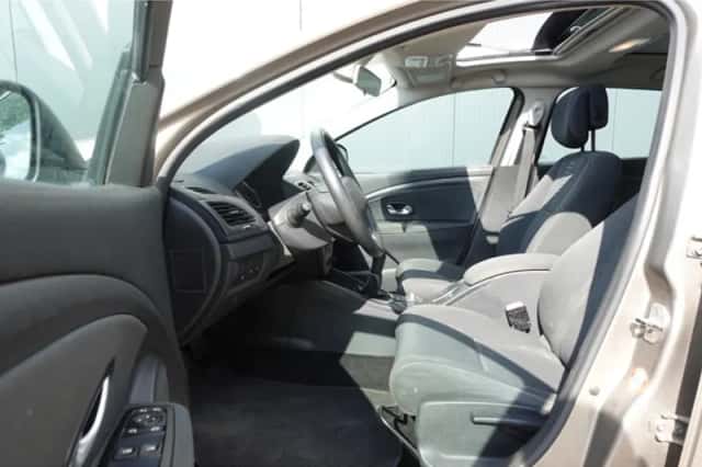 Renault Mégane (2010) thumbnail 5