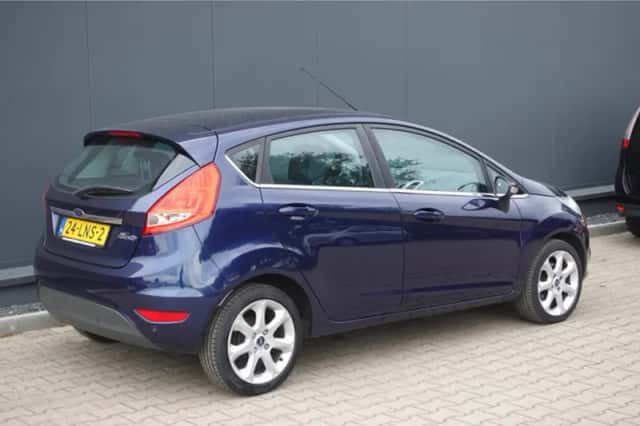 Ford Fiesta (2010) thumbnail 3