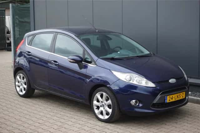 Ford Fiesta (2010) thumbnail 4