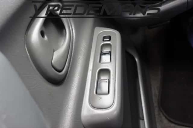 Suzuki Ignis (2002) thumbnail 5