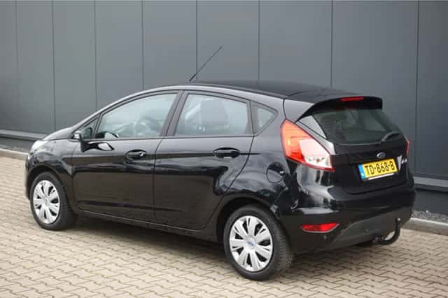 Ford Fiesta (2017) thumbnail 2