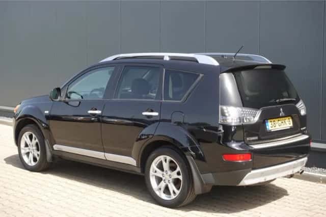 Mitsubishi Outlander (2008) thumbnail 2