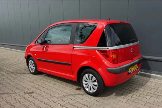 Peugeot 1007 (2007) thumbnail 2