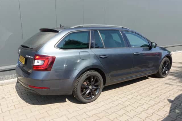 Škoda Octavia (2020) thumbnail 3