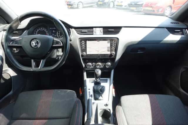 Škoda Octavia (2020) thumbnail 5