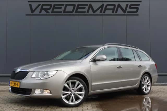 Škoda Superb (2010) thumbnail 1