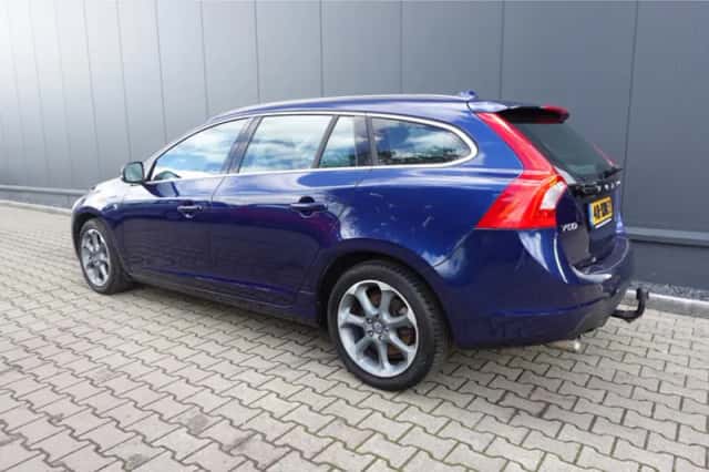 Volvo V60 (2012) thumbnail 2