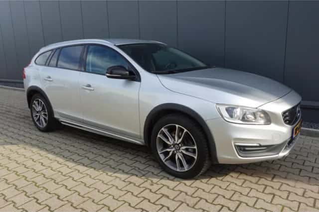 Volvo V60 (2015) thumbnail 4