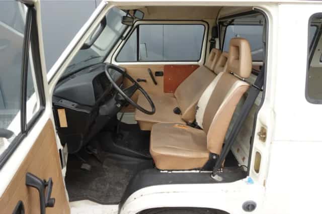 Volkswagen Transporter (1990) thumbnail 5