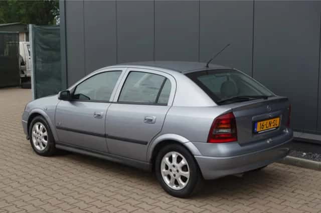 Opel Astra (2003) thumbnail 2
