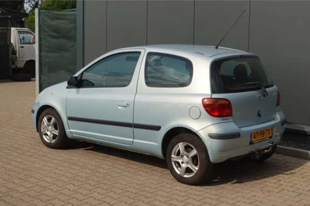 Toyota Yaris (2004) thumbnail 2
