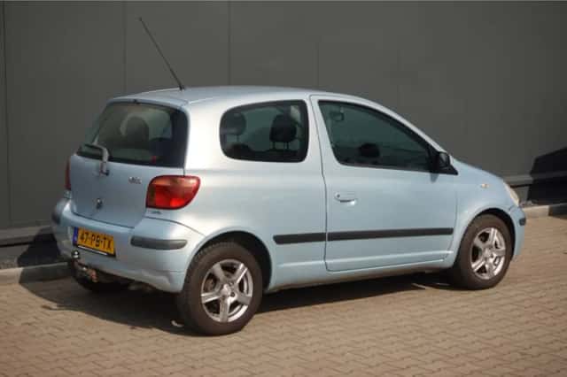 Toyota Yaris (2004) thumbnail 3