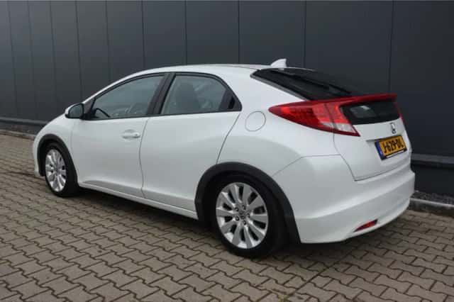 Honda Civic (2014) thumbnail 2