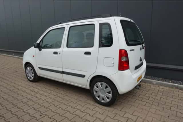 Suzuki Wagon (2000) thumbnail 2