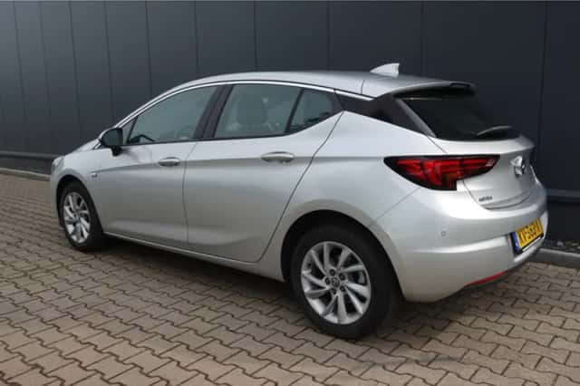 Opel Astra (2016) thumbnail 2