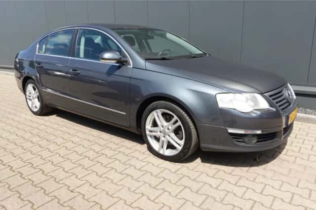 Volkswagen Passat (2009) thumbnail 4