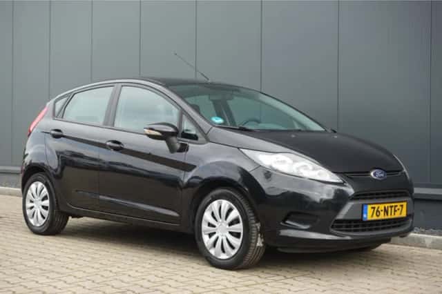 Ford Fiesta (2010) thumbnail 4