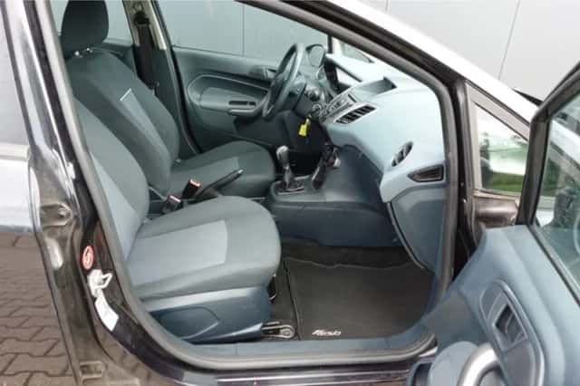 Ford Fiesta (2010) thumbnail 5