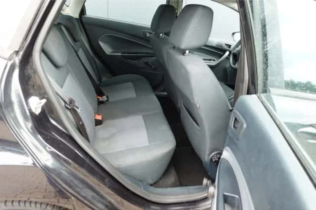 Ford Fiesta (2010) thumbnail 6