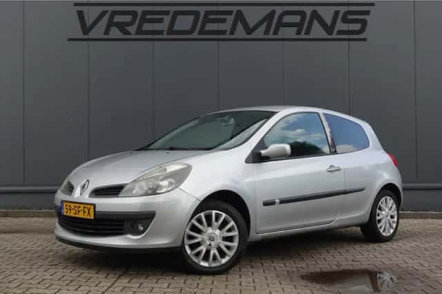 Renault Clio (2005) thumbnail 1