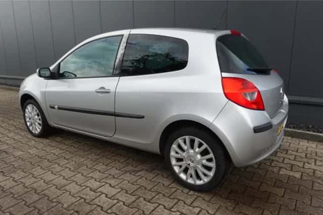 Renault Clio (2005) thumbnail 2