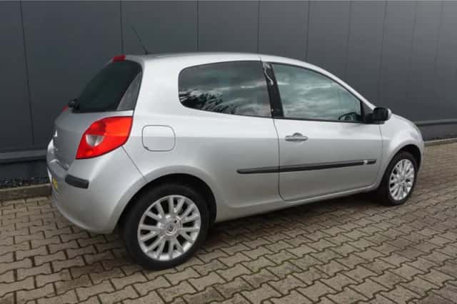 Renault Clio (2005) thumbnail 3