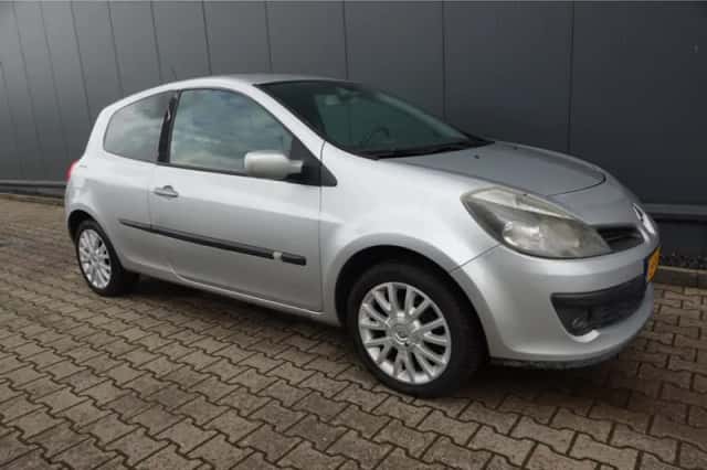 Renault Clio (2005) thumbnail 4