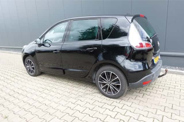 Renault Scénic (2013) thumbnail 2
