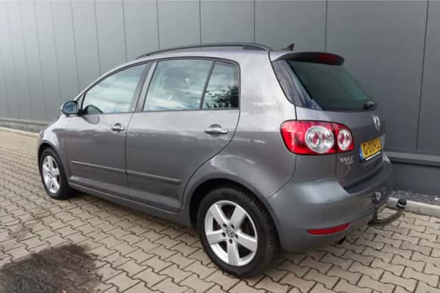 Volkswagen Golf (2011) thumbnail 2