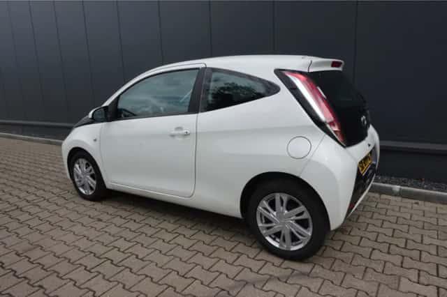 Toyota Aygo (2014) thumbnail 3