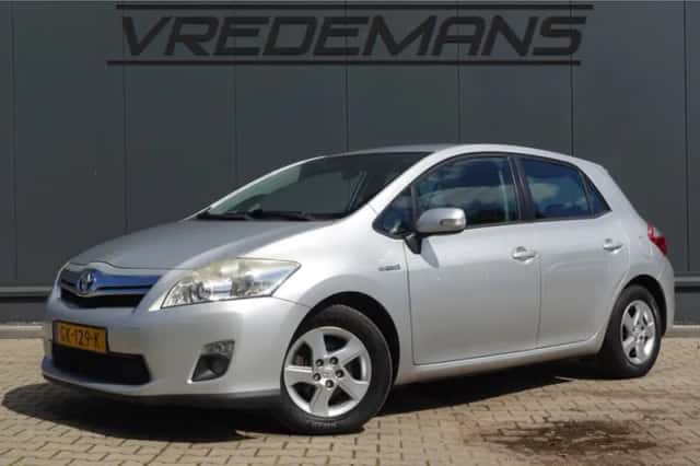 Toyota Auris (2011) thumbnail 1