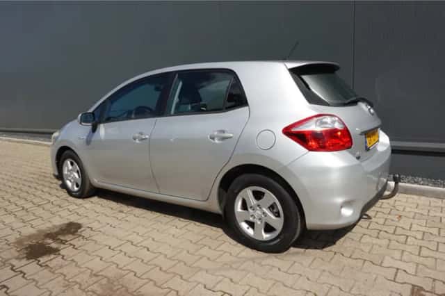 Toyota Auris (2011) thumbnail 2