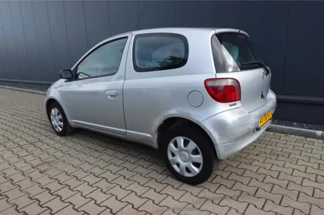 Toyota Yaris (2001) thumbnail 2
