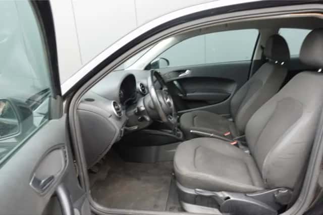 Audi A1 (2011) thumbnail 4