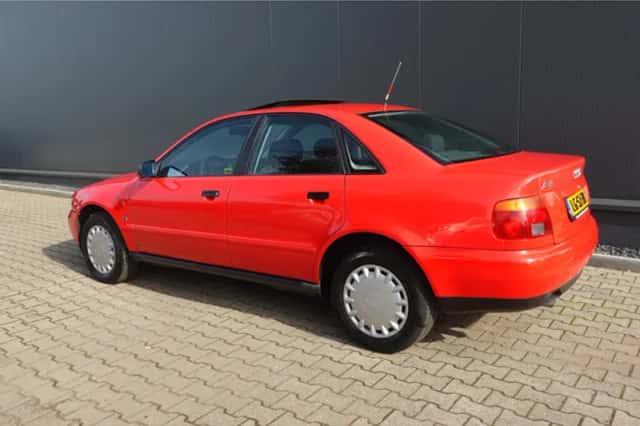 Audi A4 (1995) thumbnail 2