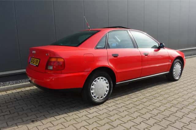 Audi A4 (1995) thumbnail 3