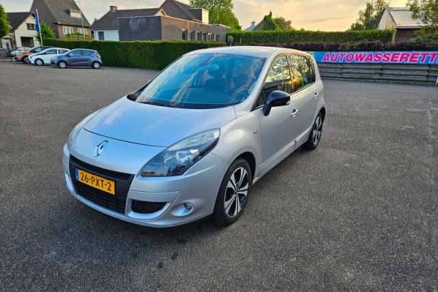 Renault Scénic (2011) thumbnail 3