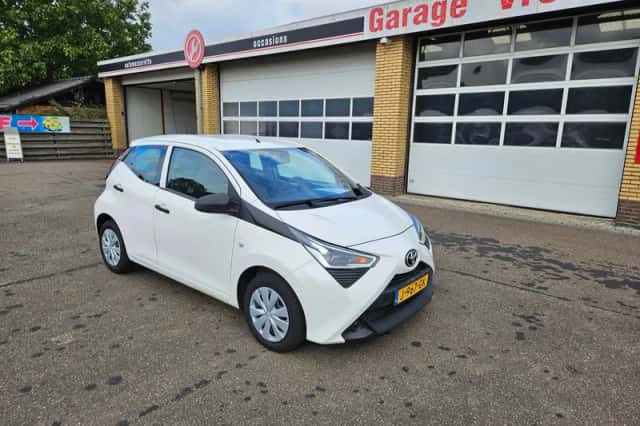 Toyota Aygo (2020) thumbnail 2