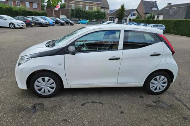 Toyota Aygo (2020) thumbnail 5