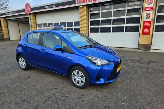 Toyota Yaris (2020) thumbnail 2