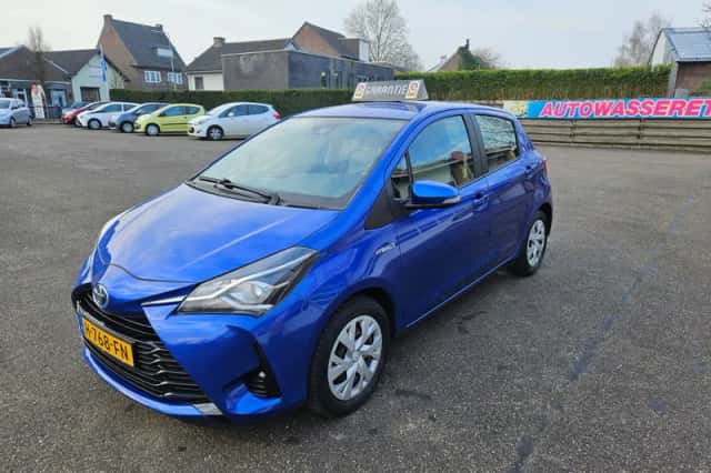 Toyota Yaris (2020) thumbnail 3